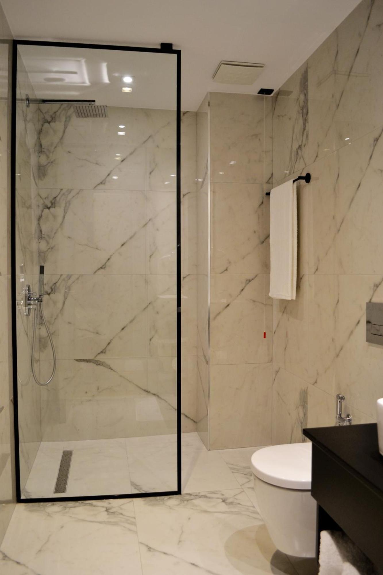 Artnest Luxury & 4* Saranda